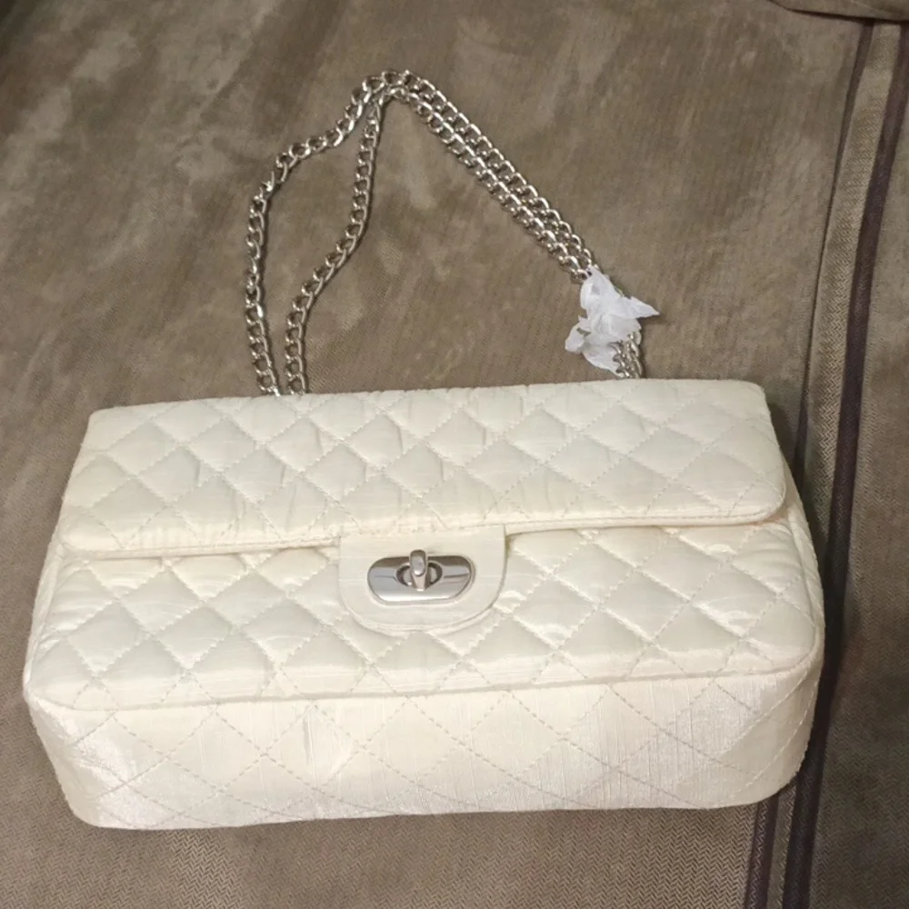 Newport news quilted chained clutch shoulder bag new never used off white.